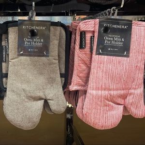 Oven Mitt & Pot Holder.
